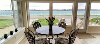 Graber's River Getaway! Awesome freighter views -great work from home location.
