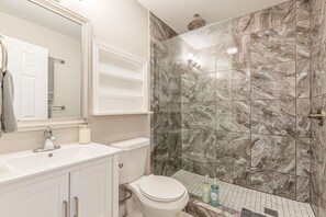 Bruser, hårtørrer, håndklæder