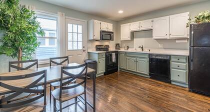 Welcome Home! 2BR with Driveway