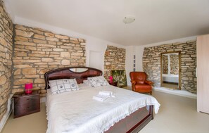 1 bedroom, free WiFi, bed sheets - 1 bedroom awesome home in Bale (Bale)