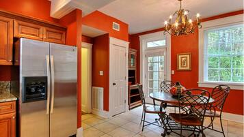 House, Multiple Beds (Forsyth Park West Garden Level) | Private kitchen