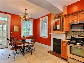 House, Multiple Beds (Forsyth Park West Garden Level) | Private kitchen - Forsyth Park West Garden Level (Savannah)