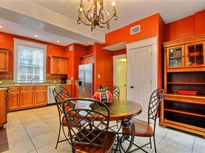 Casa, varias camas (Forsyth Park West Garden Level) | Cocina privada