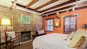 Apartment, 1 King Bed (Gordon Garden)