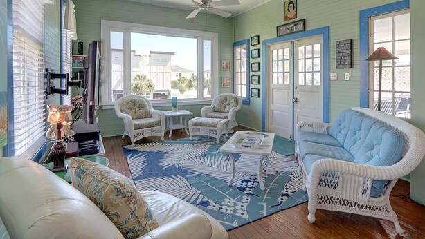 House, Multiple Beds (Seas the Day) | Living room - Seas the Day (Tybee Island)