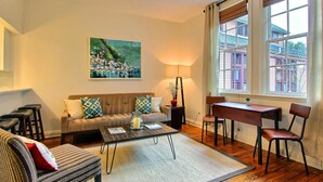 Apartment, Multiple Beds (Fountain View Cottage) | Living room - Fountain View Cottage (Savannah)