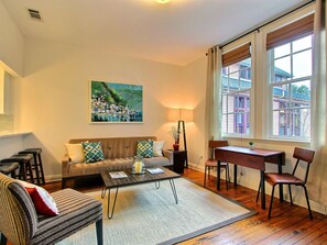 Apartment, Multiple Beds (Fountain View Cottage) | Living room - Fountain View Cottage (Savannah)