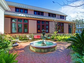 Apartment, Multiple Beds (Fountain View Cottage) | Property grounds - Fountain View Cottage (Savannah)