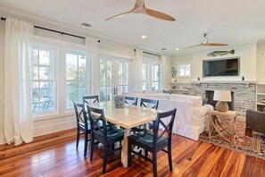 Condo, varias camas (Beach House Down) | Cocina privada