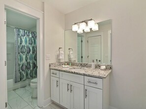 Bathroom - General George Marshall (Tybee Island)