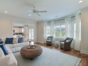 House, Multiple Beds (General George Marshall) | Living room