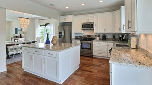 House, Multiple Beds (General George Marshall) | Private kitchen - General George Marshall (Tybee Island)