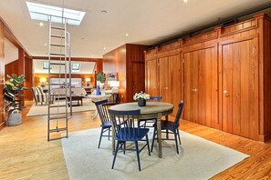 Appartement, 1 très grand lit (Captain's Quarters on Lafayette) | Cuisine privée