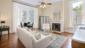 Living room - Charlton On Lafayette (Savannah)
