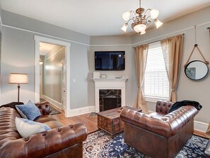 Apartment, Multiple Beds (A Walk in the Park) | Living room - A Walk in the Park (Savannah)