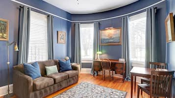 Apartment, Multiple Beds (A Walk in the Park) | Living room