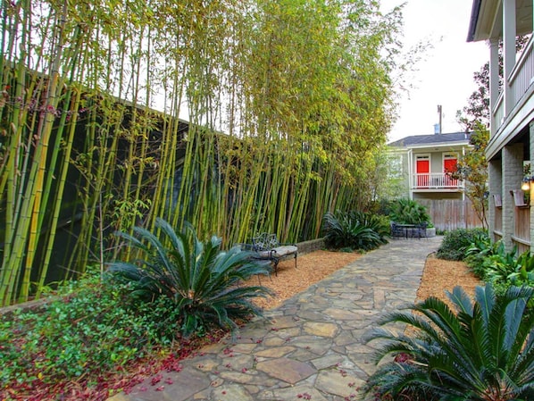 House, Multiple Beds (Forsyth Park West Mansion) | Property grounds
