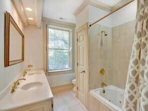 Condo, Multiple Beds (Collection on Liberty III) | Bathroom