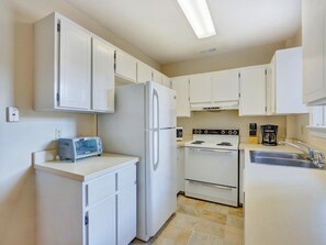 Condo, Multiple Beds (Collection on Liberty I) | Private kitchen