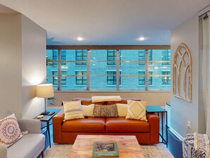 Condo, 1 King Bed (Drayton Escape) | Living room