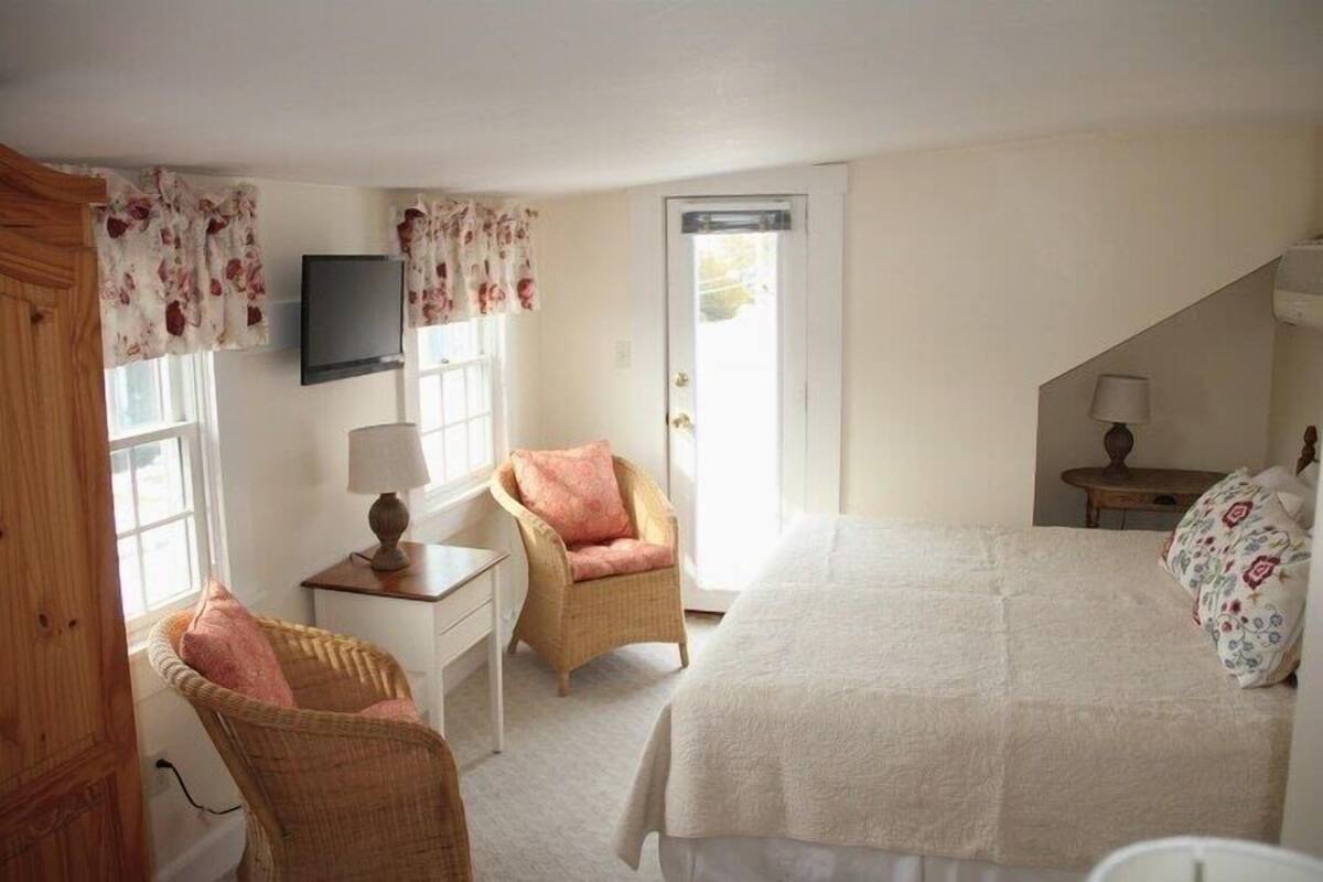 King Room with Balcony: 301 | Strykejern/-brett og wi-fi (inkludert)