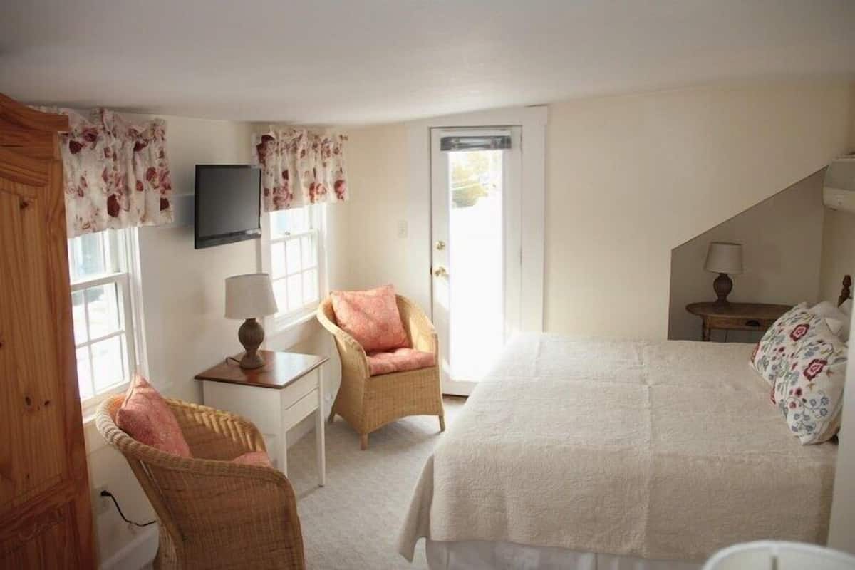 King Room with Balcony: 301 | 1 bedroom, iron/ironing board, free WiFi