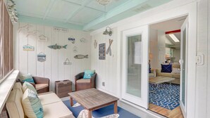 Living room - Salty Beaches (Tybee Island)