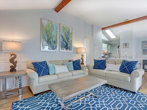 Living room - Salty Beaches (Tybee Island)