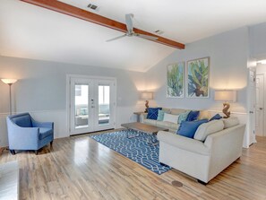 Living room - Salty Beaches (Tybee Island)