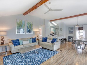 Living room - Salty Beaches (Tybee Island)