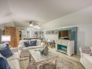 Appartement, 1 kingsize bed met slaapbank (Not Renting -  Beach Haven Upper) | Woonkamer