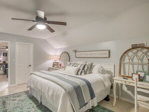 Apartment, 1 King-Bett und Schlafsofa (Not Renting -  Beach Haven Upper) | 1 Schlafzimmer