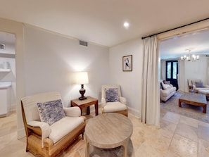 Living room - Elsewhere on Madison Square Garden (Savannah)
