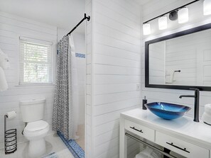 House, Multiple Beds (Deja Blue A & B) | Bathroom - Deja Blue A & B (Tybee Island)