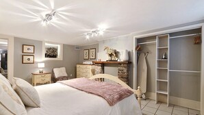 Apartment, 1 Queen Bed (Garden on Jones) | 1 bedroom - Garden on Jones (Savannah)