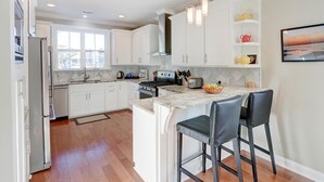 Casa, varias camas (Cedar House on Tybee) | Cocina privada