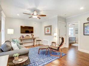 Apartment, 1 Queen Bed (Liberty Carriage House) | Living room