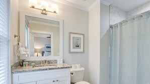 Apartment, 1 Queen Bed (Liberty Carriage House) | Bathroom - Liberty Carriage House (Savannah)