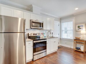 Apartment, 1 Queen Bed (Liberty Carriage House) | Private kitchen
