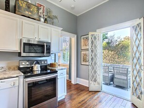 Apartment, Multiple Beds (Southern Hall Upper) | Private kitchen - Southern Hall Upper (Savannah)