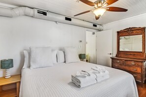 Condo, Multiple Beds (Beach Walk 1)