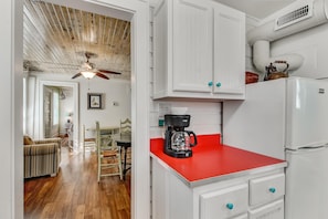 Condo, Multiple Beds (Beach Walk 1) | Private kitchen