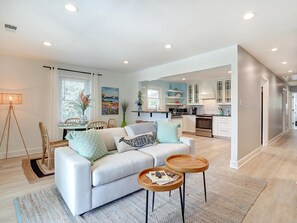 House, Multiple Beds (Deja Blue B) | Living room