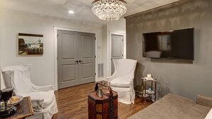 Room - 515 Liberty Garden (Savannah)