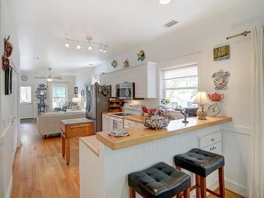 House, Multiple Beds (Art & Sol)