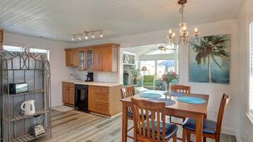 House, Multiple Beds (Sea Oats Cottage) | Private kitchen