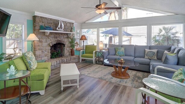House, Multiple Beds (Sea Oats Cottage) | Living room - Sea Oats Cottage (Tybee Island)