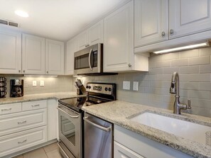 Condo, 2 Queen Beds (Lavender on Perry) | Private kitchen - Lavender on Perry (Savannah)