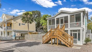 Unclassified image, 4 of 19, button - Splash Inn Lower (Tybee Island)