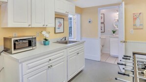 Unclassified image, 5 of 19, button - Splash Inn Lower (Tybee Island)